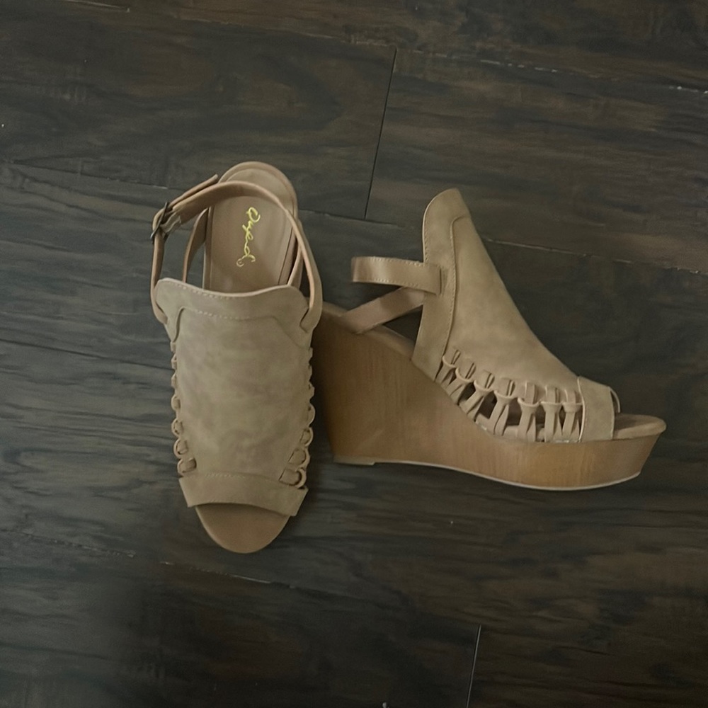 Super cute! Never worn